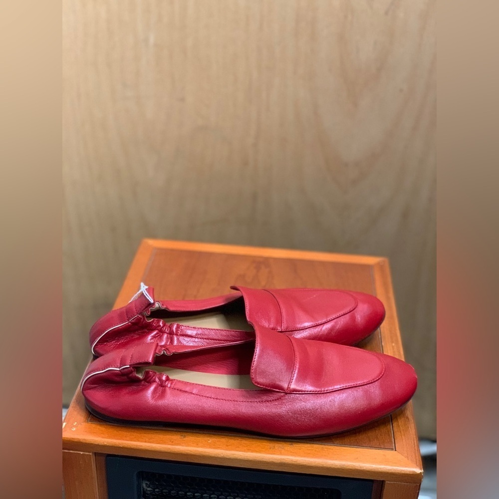 Everlane Made In Italy Vibrant Rose Red Leather Flats.         Size-9 - Picture 5 of 7